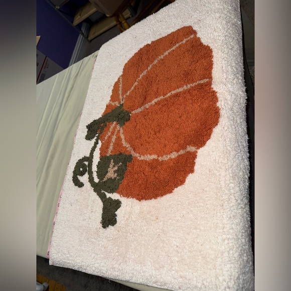 Pumpkin Design Bath Mat NWOT.  Great for any time/not just fall.  Thick rug - Picture 3 of 5